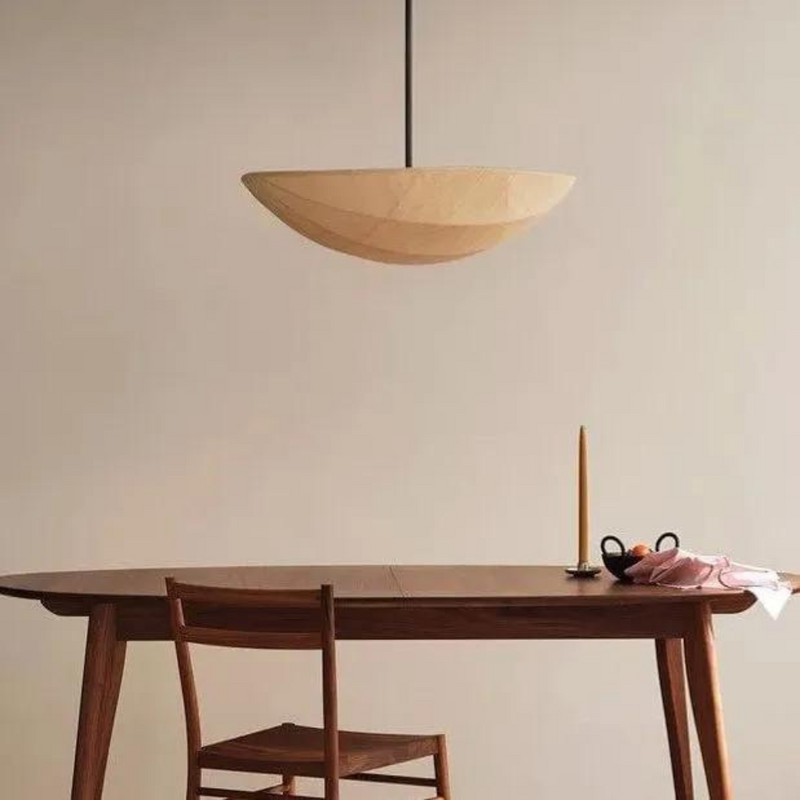 CalmaGlow – Elegant loftslampe med tidløs stil og beroligende belysning