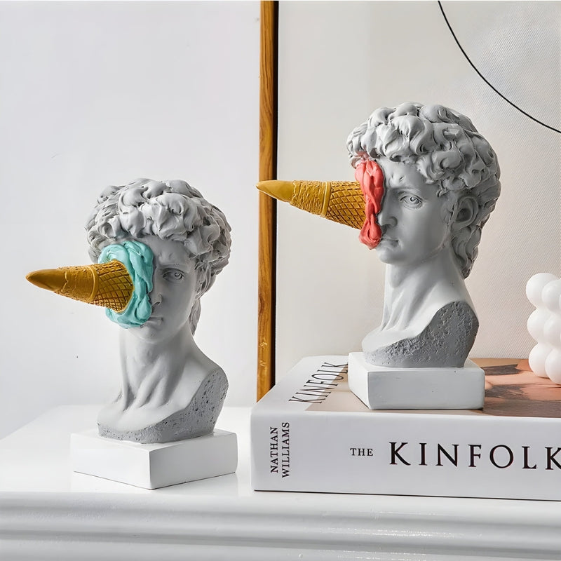 ArtMuse – Klassisk Figurskulptur med Isdetalje til Nordisk-Inspireret Indretning