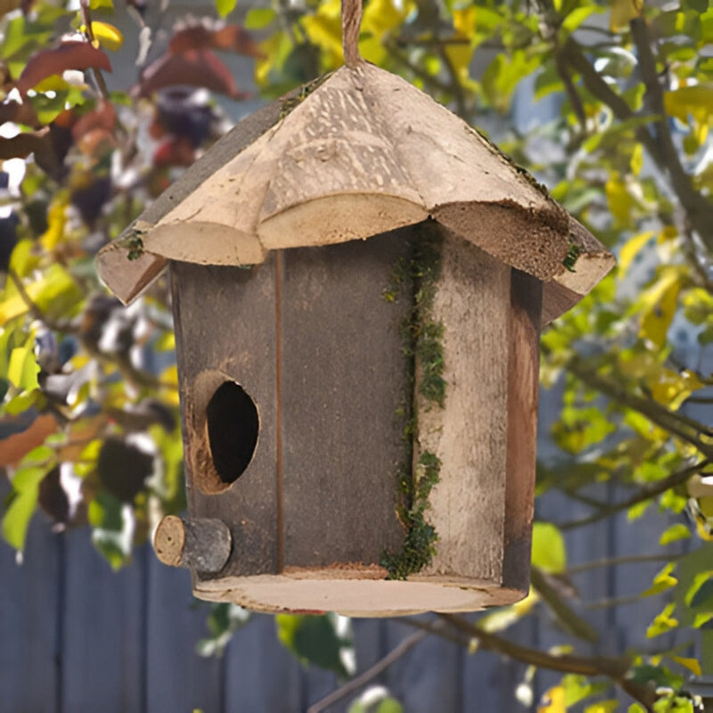 BirdHut – Hytteformet Fuglehus med Ophængssnor til Haven