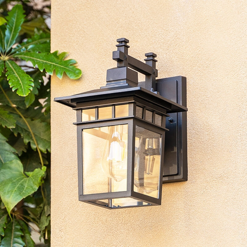 LumiLantern – Elegant Udendørs Lampe i Lanterne-Stil med Glas