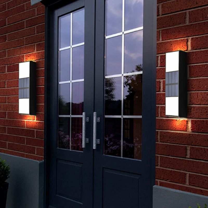 SunGlow – Solcelledrevet Væglampe med Automatisk Udendørs LED-panel