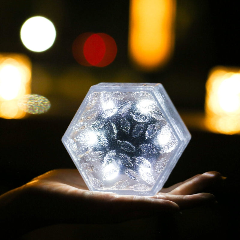 HexagonalGlow – Hexagonformet solcelle LED-plænelampe med vandtæt design