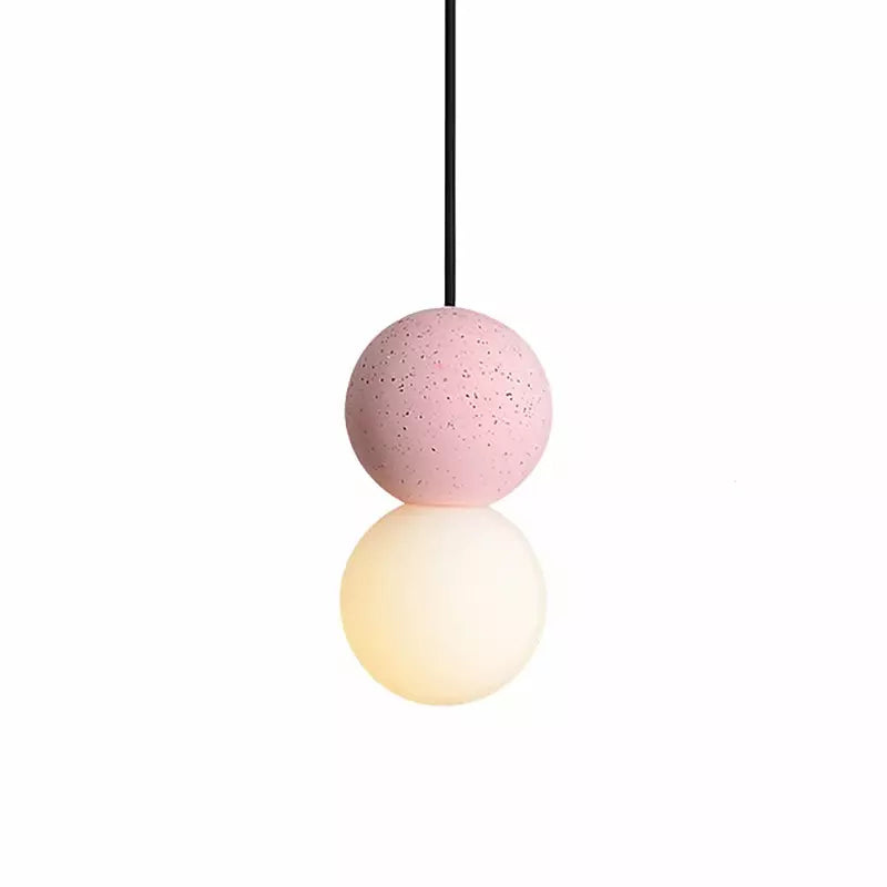 ElanForm – Kompakt ophængt lampe med et trindelt kugledesign