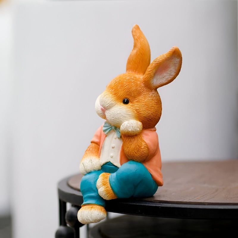 BunnyMuse - Ornament med siddende kaninskulptur til finurlig og moderne skrivebords eller hyldeindretning