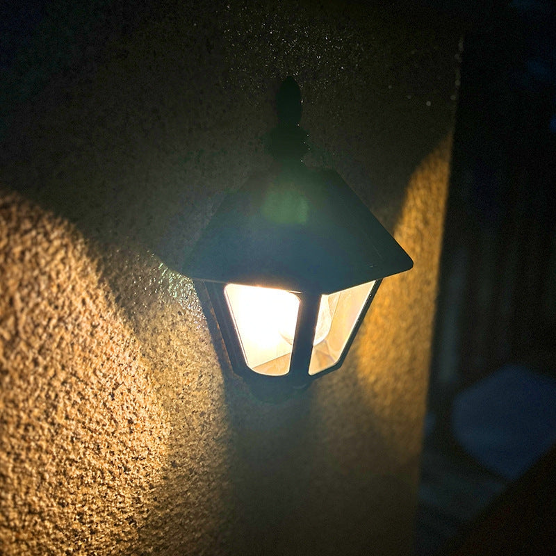 LumiBeacon – Retro Solcelledrevet LED Væglampe med Vandtæt Konstruktion