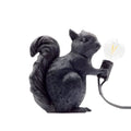 SquirrelGlow – Nordisk egern bordlampe med kunstnerisk design