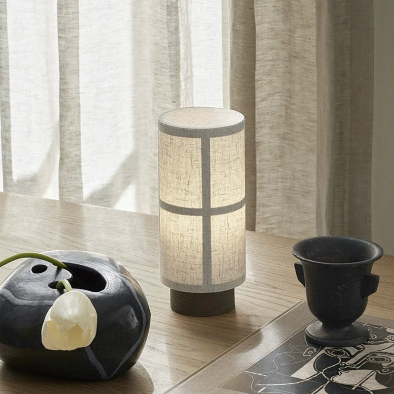 SilkGlow – Japansk inspireret bordlampe med blødt, hyggeligt lys og elegant design