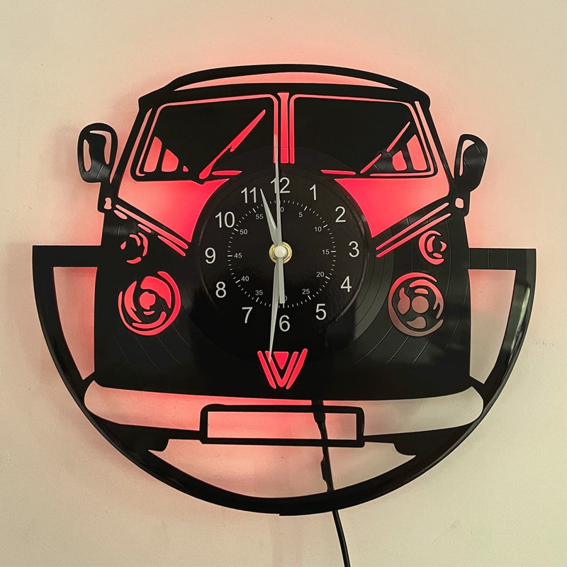 TimeCruise - Retro vægur med LED baggrundsbelysning og lydløs urværk