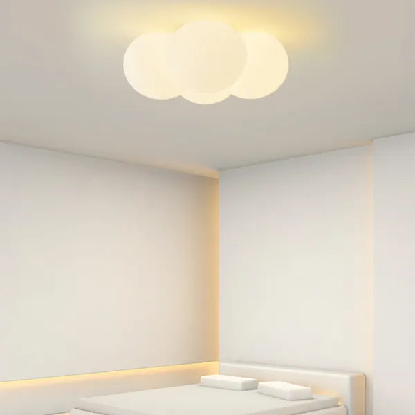 CloudAura – Moderne skyformet loftslampe til blød og elegant belysning
