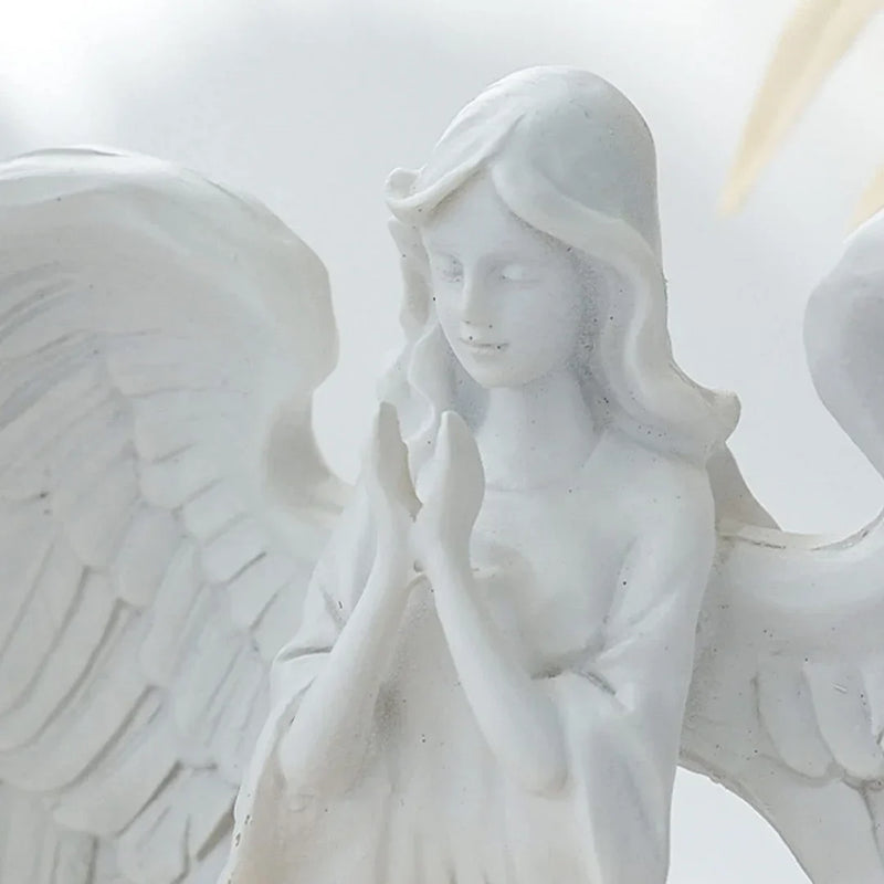 LumiGlow – Elegant englefigur med lysestage for et fredfyldt dekorativt touch
