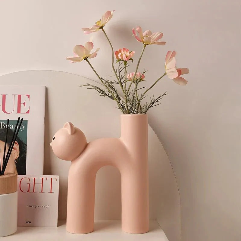 FelineForm – H-formet kat keramisk vase med moderne borddesign
