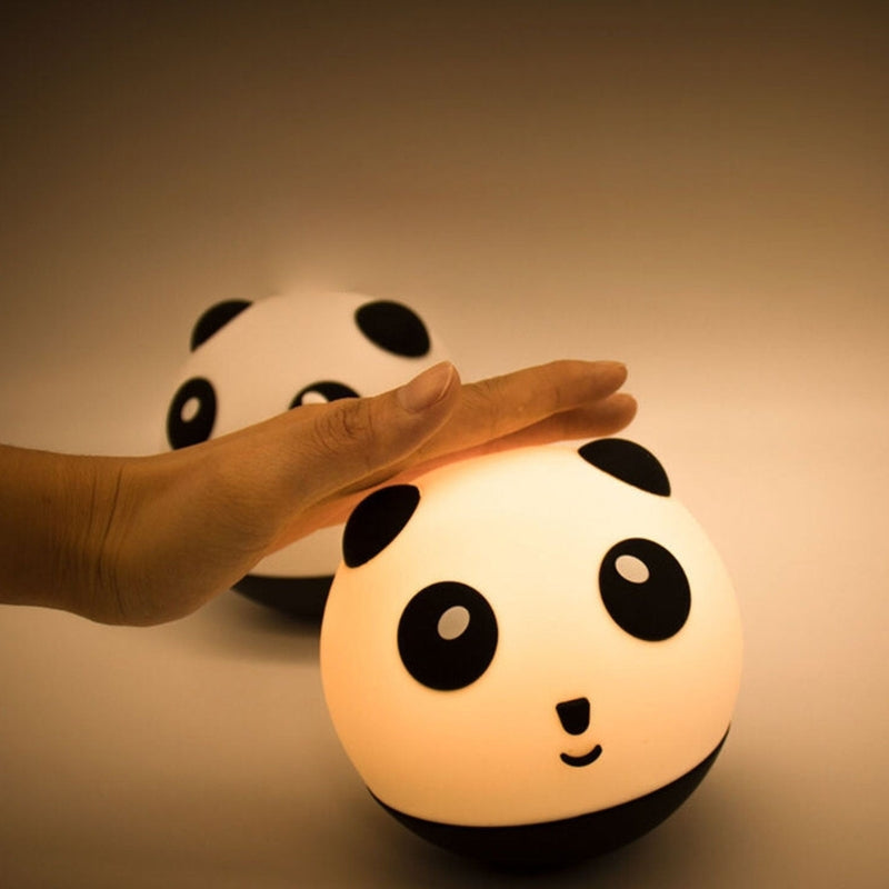 PandaGlow – Pandaformet silikone LED-natlampe med klassisk design