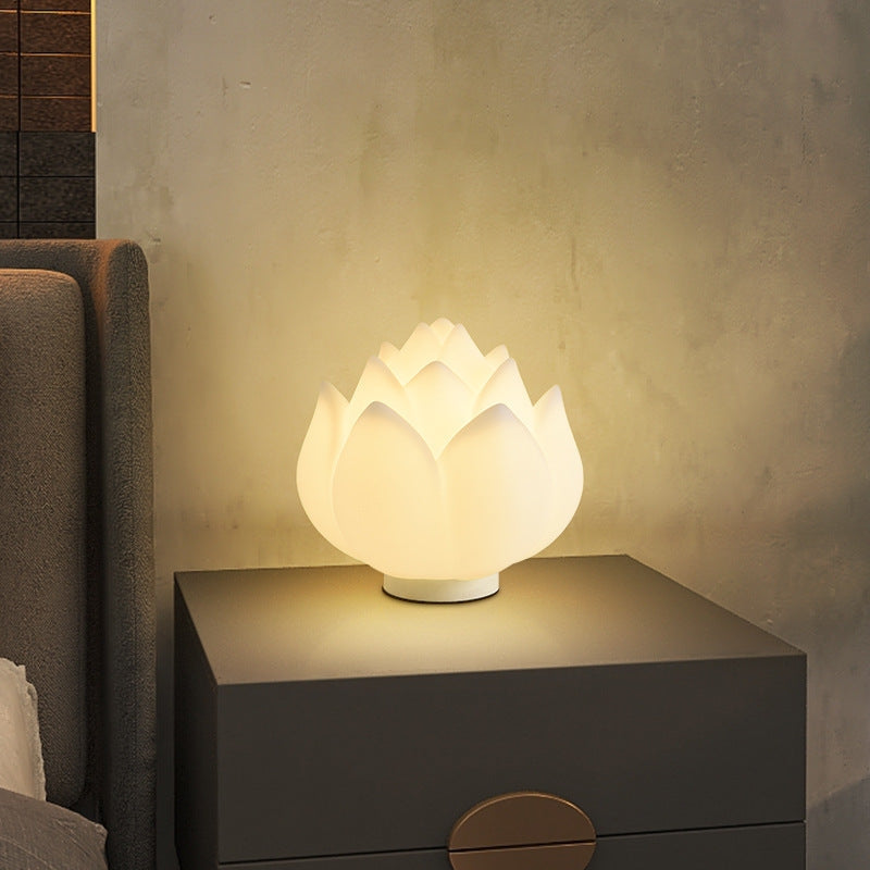 LumaLotus – Moderne bordlampe med lotusformet design