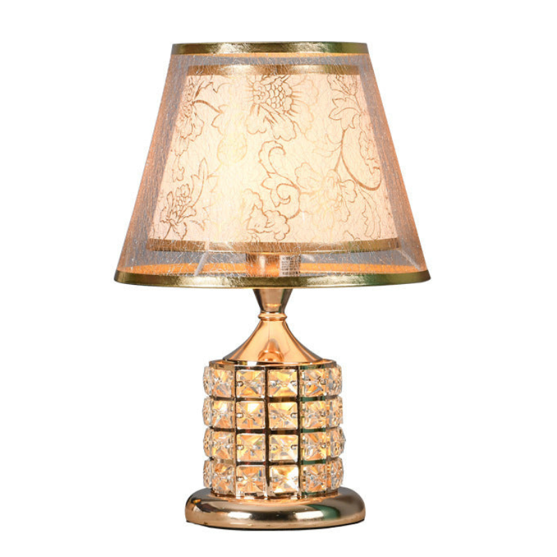 GoldenLuxe – Bordlampe med trommeskærm i stof og krystal på jernfod