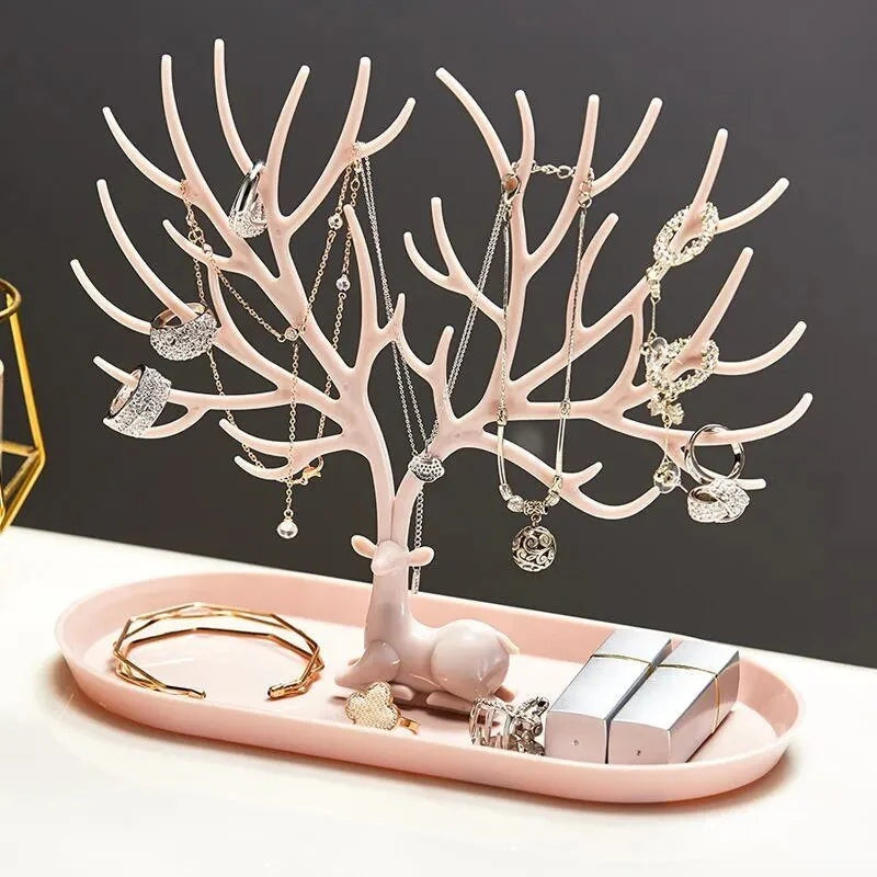DeerGrace – Hjorteformet smykkestativ med moderne plastdesign
