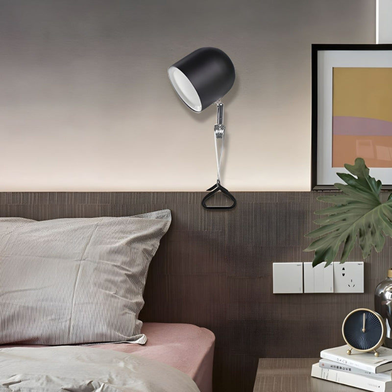 ClipBright – Moderne Bordlampe med Justerbar Klemme og Klassisk Design
