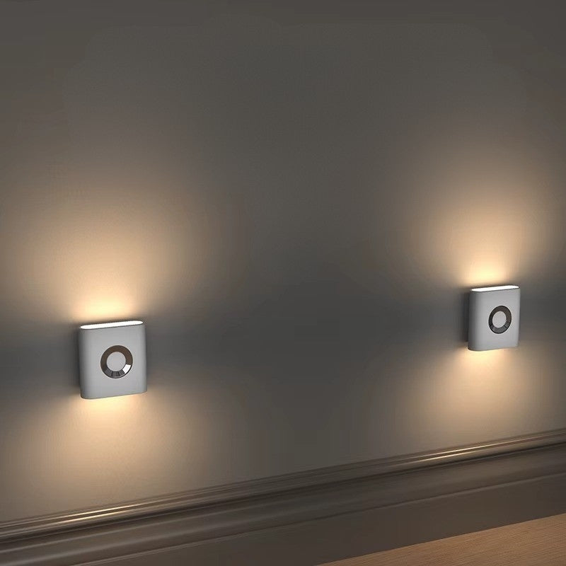 GlowSense – Moderne genopladelig LED-natlys med bevægelsessensor