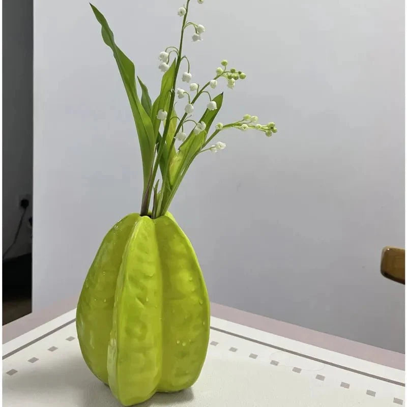 FruitForm – Grøn Keramisk Stjernefrugt-Vase til Bordpynt eller Små Planter