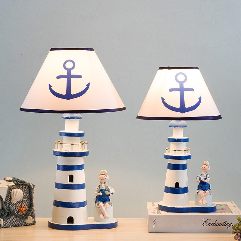 NautiGlow – Fyrtårn bordlampe til børn med anker-skærm