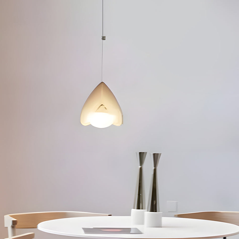 FloraLume - Moderne loftslampe med bladinspireret design
