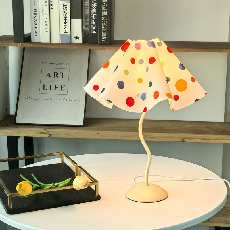 UmbraGlow – Nordisk paraplyformet bordlampe med farverige prikker