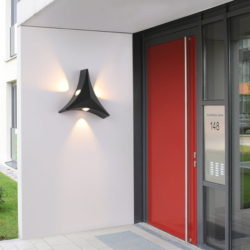 VertexLight – Moderne Trekantet LED Væglampe med Minimalistisk Design