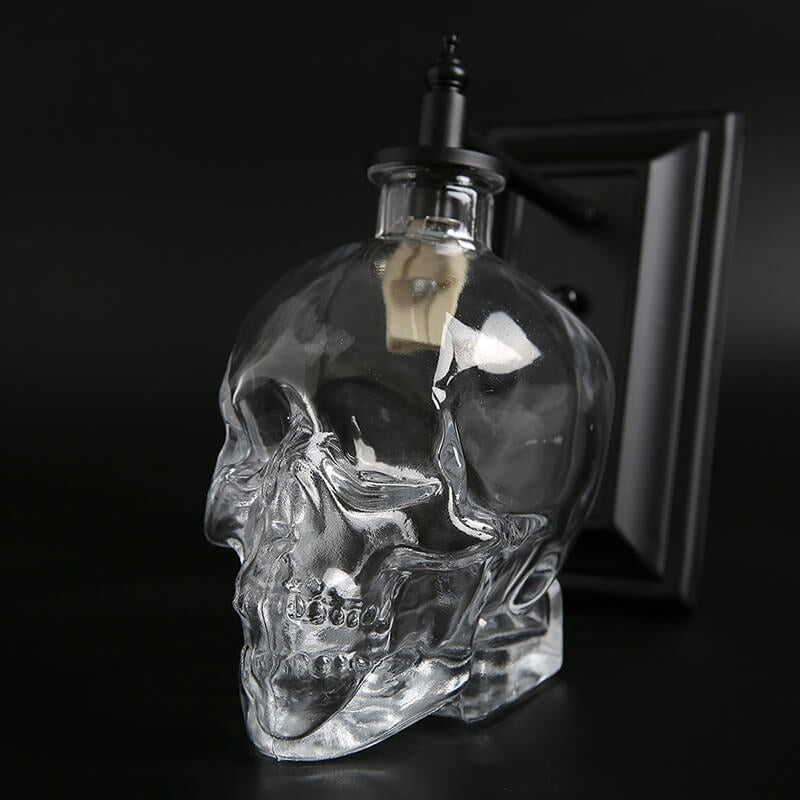 SkulLight – Industriel Væglampe med Kranieformet Glasskærm