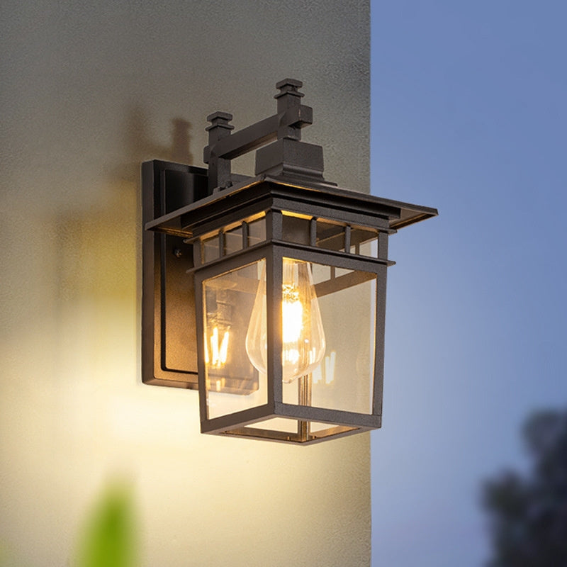 LumiLantern – Elegant Udendørs Lampe i Lanterne-Stil med Glas