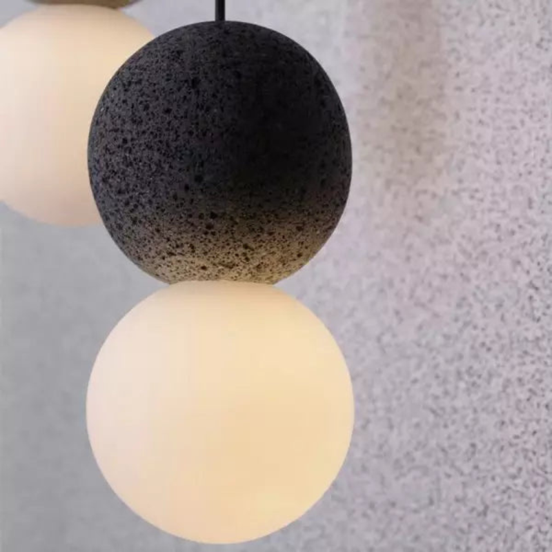ElanForm – Kompakt ophængt lampe med et trindelt kugledesign
