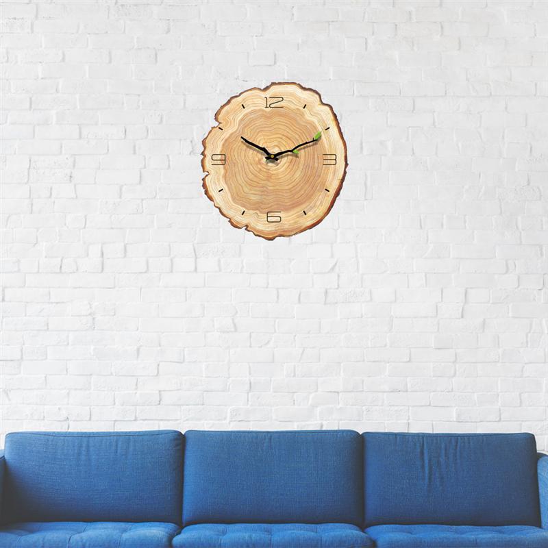 TimberClock - Trævægur med årsringe design for tidløs elegance