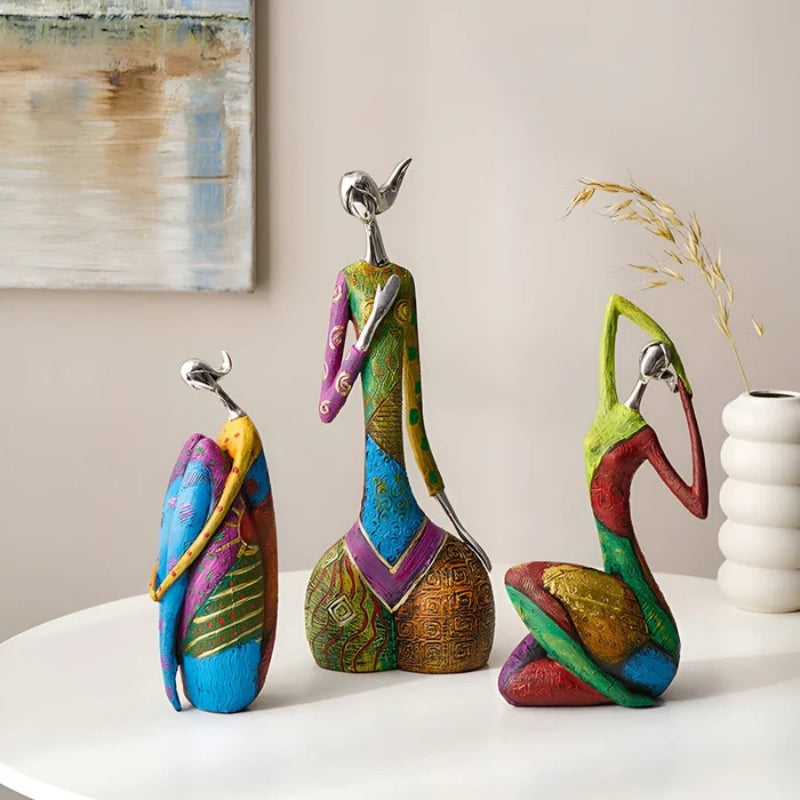 ChromaCharm – Abstrakt kvindefigur i harpiks til moderne boligindretning