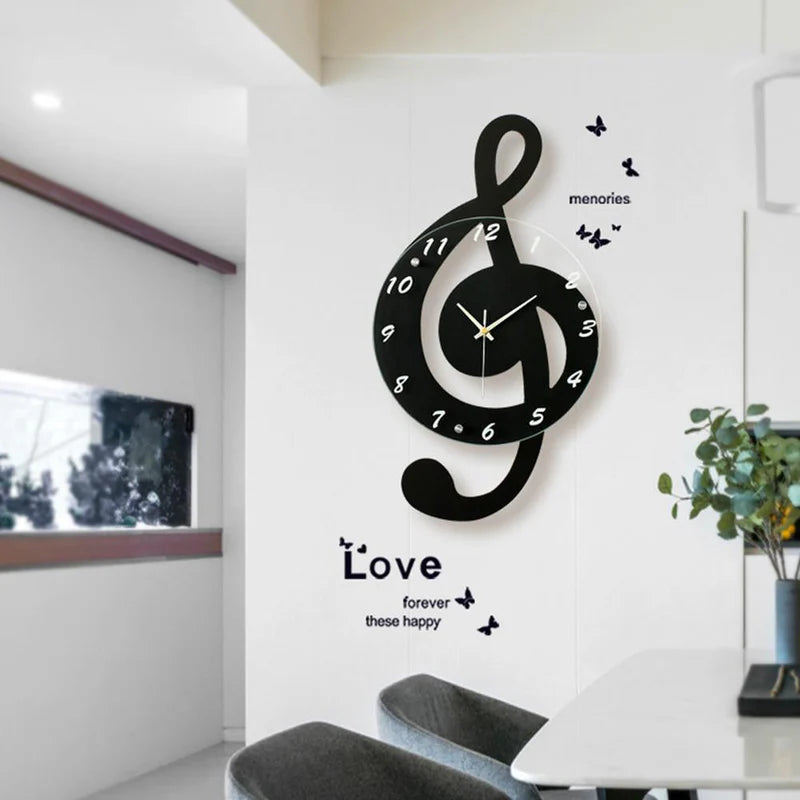 NoteForma – Moderne vægur med G nøgle kunstnerisk design