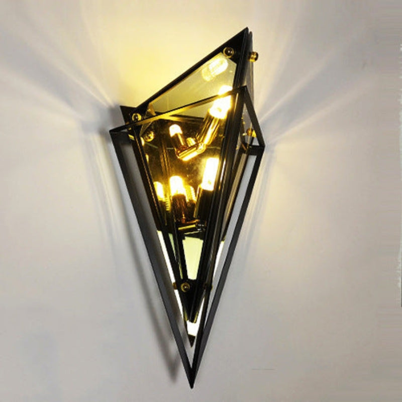 GeoLux – Moderne Geometrisk Væglampe med Diamantdesign