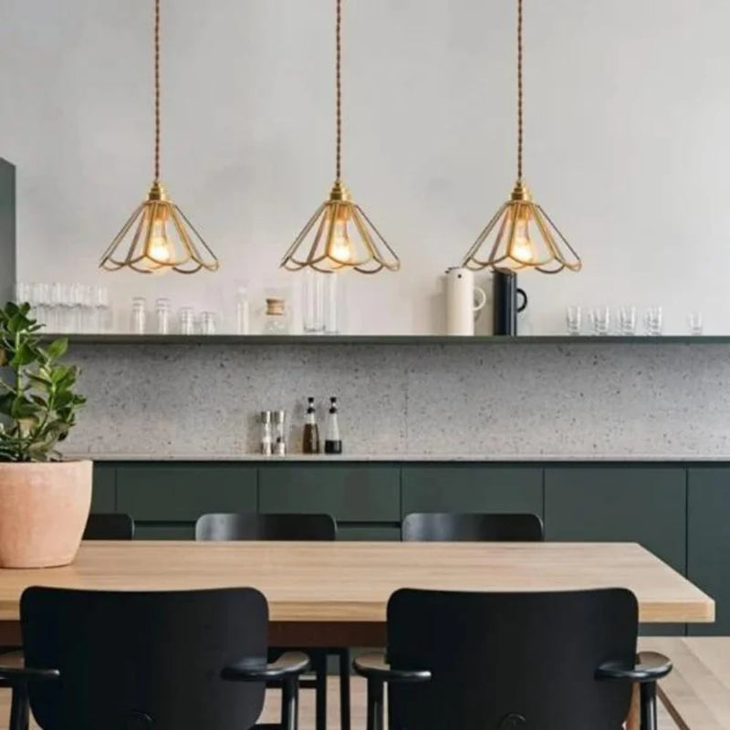 AuraLume – Elegant pendel Lampe med tekstureret glasskærm til omgivende belysning