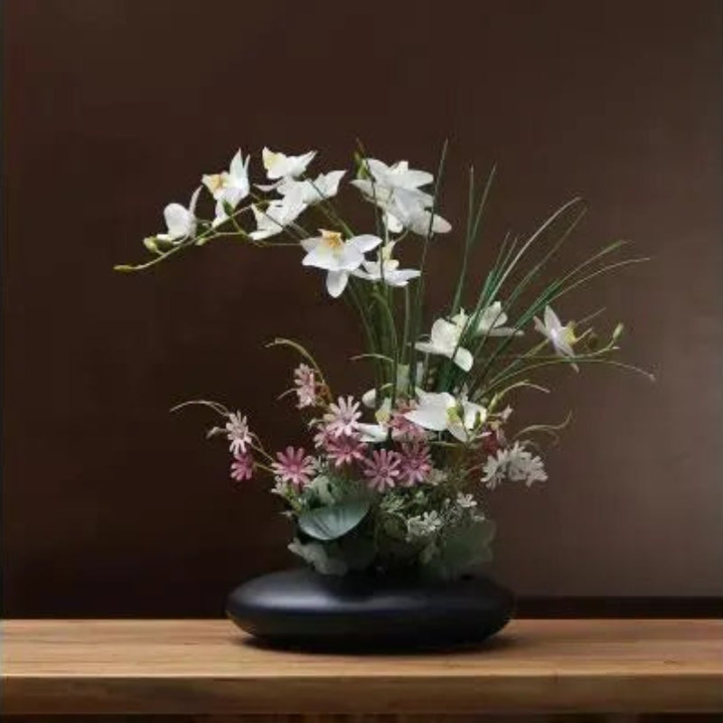 BloomNest – Elegant vase med naturtro orkideopsætning til moderne indretning