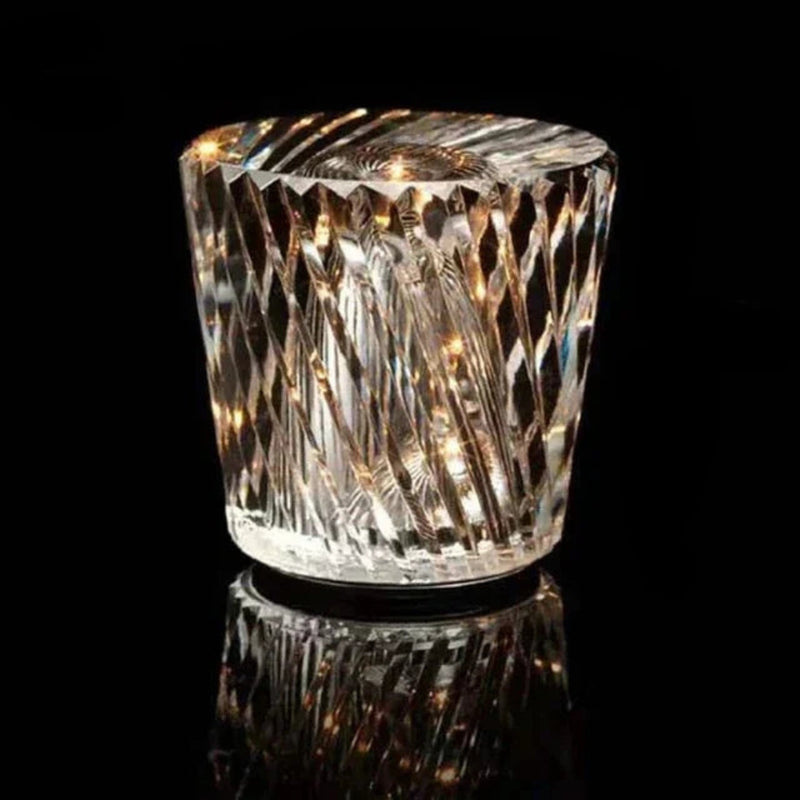 LumaCrystal – Elegant krystalbordlampe med justerbart lys og praktisk USB-port