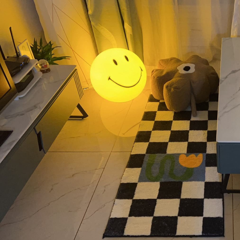 GlowMate – LED bordlampe med smilende ansigt og dæmpbart lys