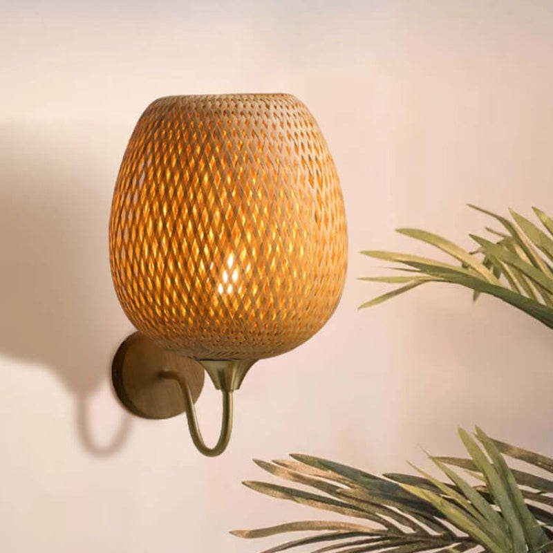 BambooGlow – Håndvævet Rund Væglampe i Bambus
