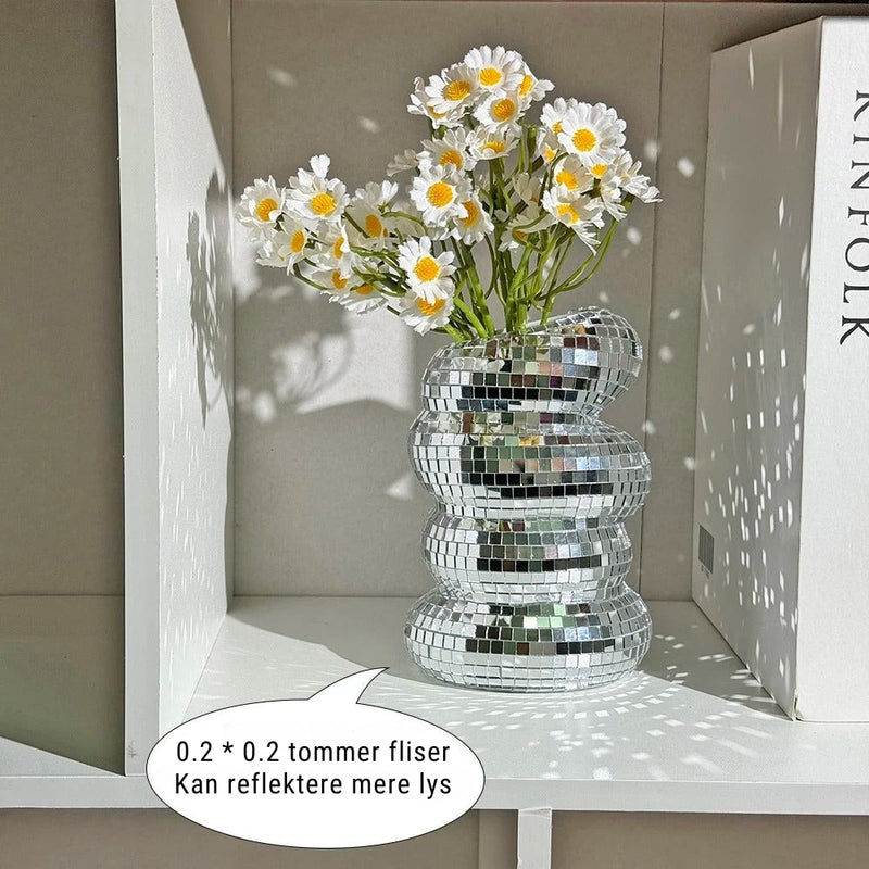 RetroTwist -  Disco vasen med retrospejldesign og moderne flair til iøjnefaldende boligindretning