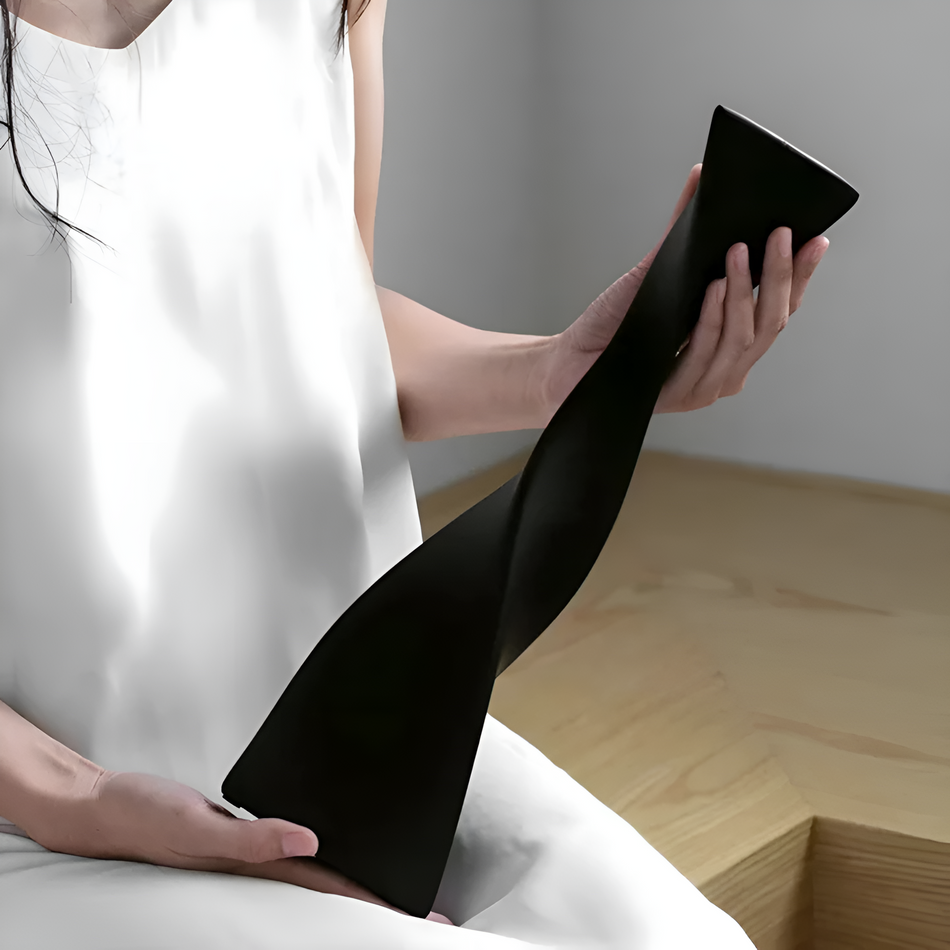 TwistForm – Moderne keramisk vase med unikt snoet design