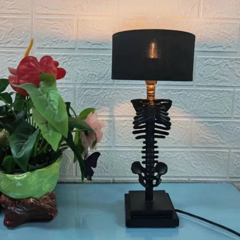DarkLume – Kraniem LED-bordlampe med mat sort finish