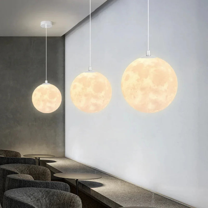 MoonGlow – Moderne måneformet vedhæng Lampemed LED-belysning og justerbar højde