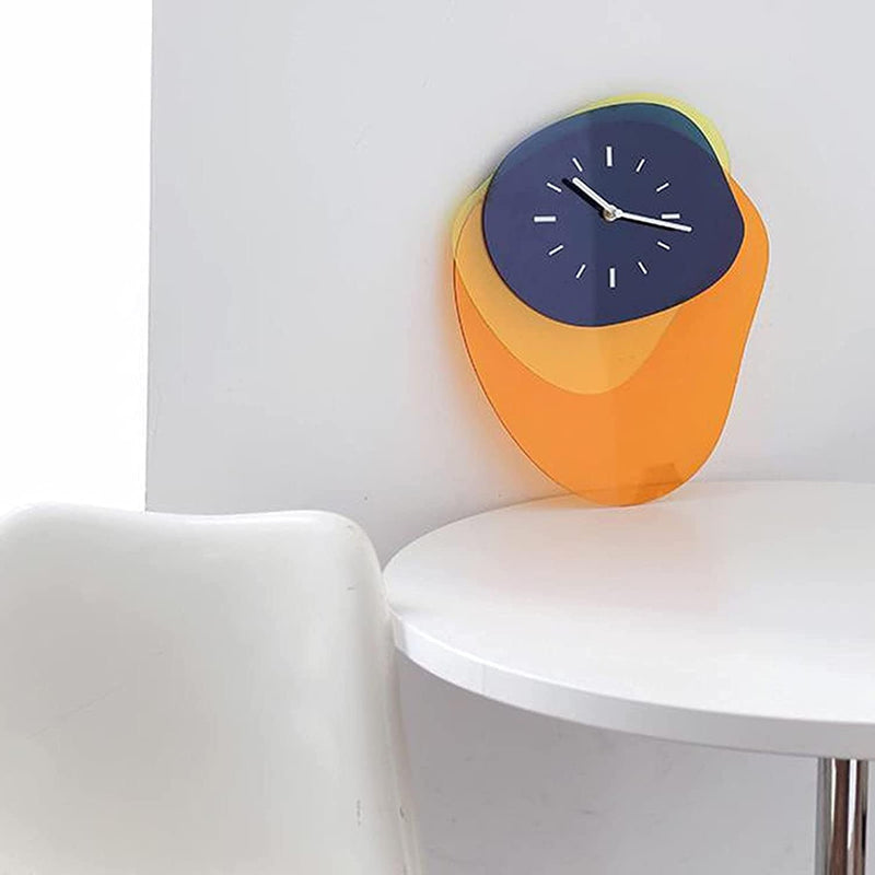 BurstTime – Farverigt kunstnerisk vægur med lydløs gang og legende design i uregelmæssige former