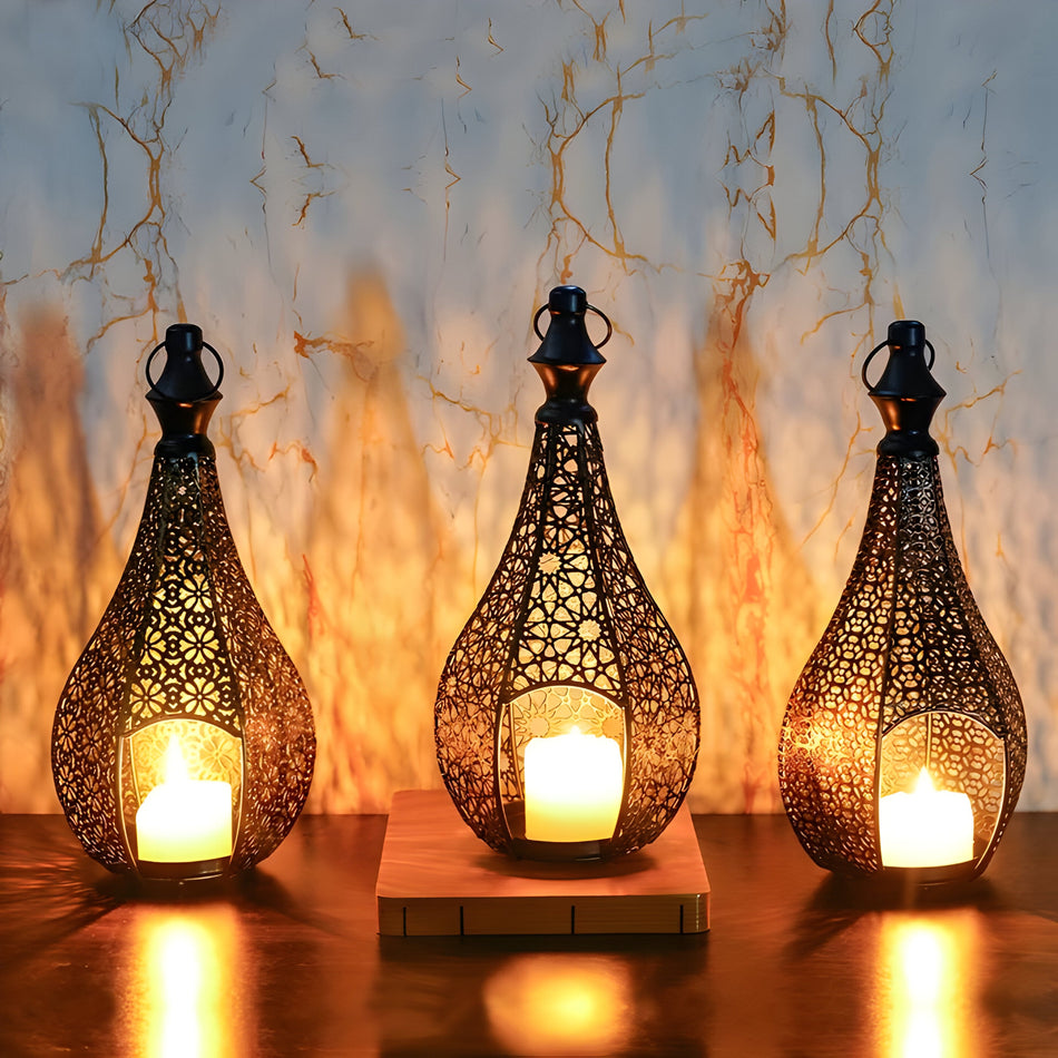 LanternGlow - Vintage lanterne med detaljerede udskæringer og elegant lysestagefod