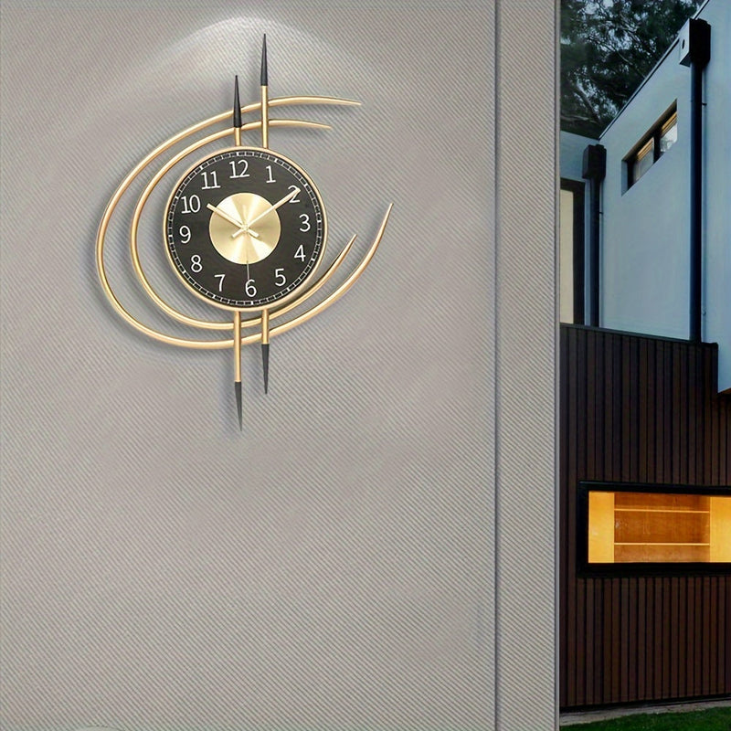 StellarArc – Stille, kunstnerisk vægur med skulpturelt design i sort og guld