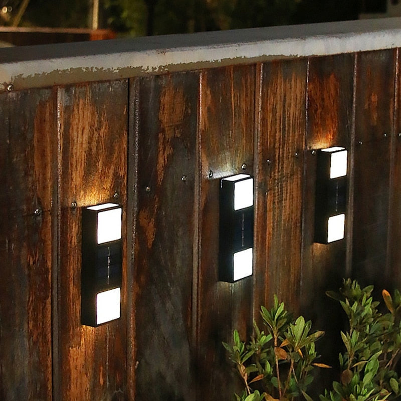 SunGlow – Solcelledrevet Væglampe med Automatisk Udendørs LED-panel