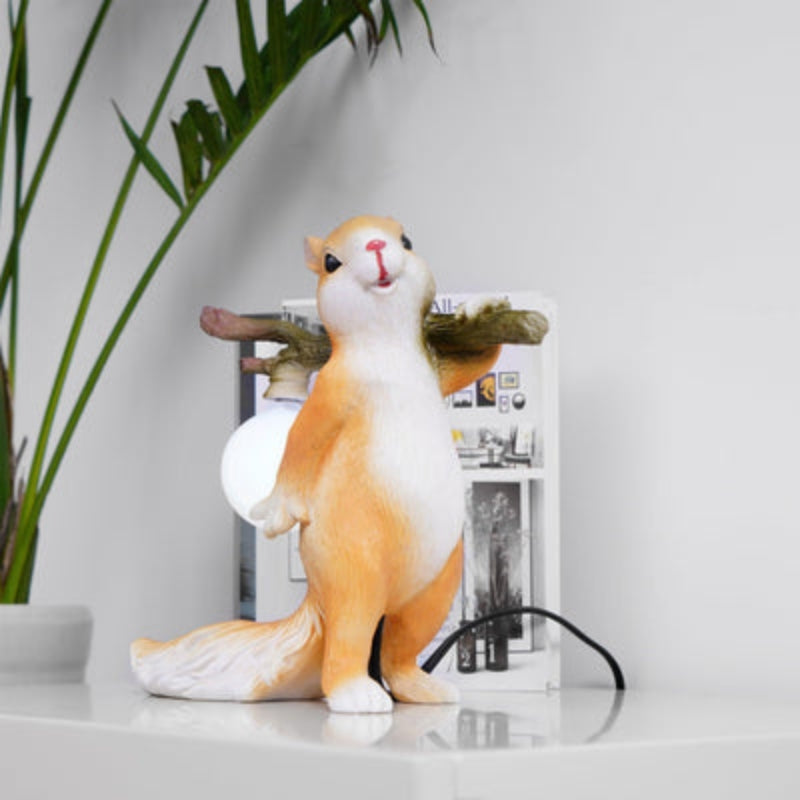SquirrelGlow – Sød egern bordlampe med blødt lys for en hyggelig atmosfære