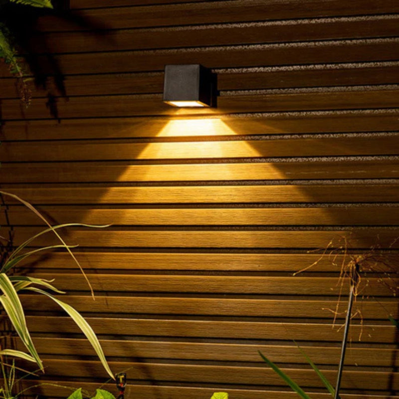 SolarGlow – Udendørs Solcellelampe med Høj-Effektivitetsdesign for Hurtig Opladning