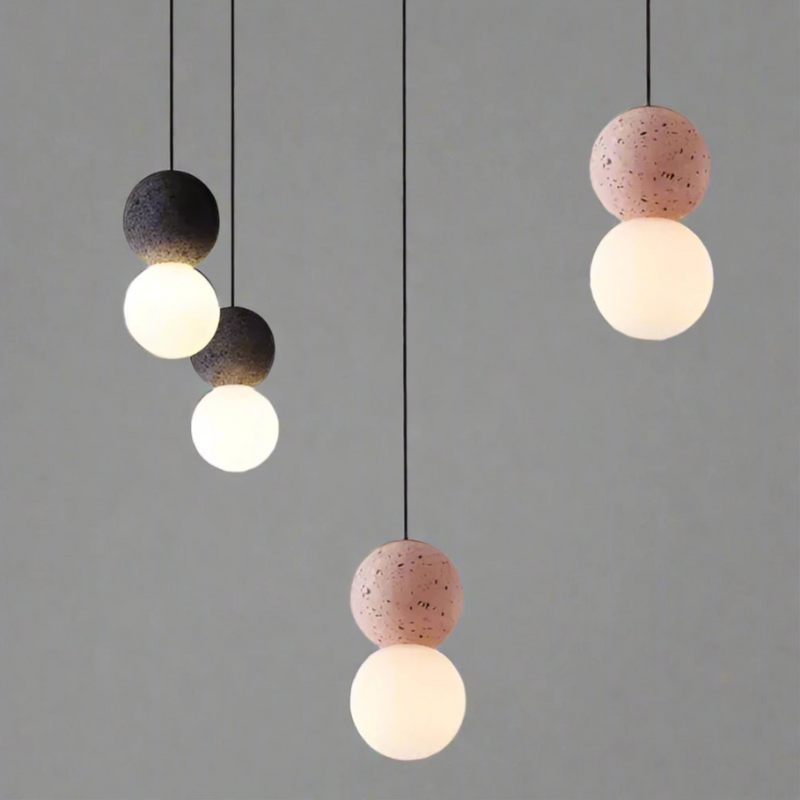 ElanForm – Kompakt ophængt lampe med et trindelt kugledesign