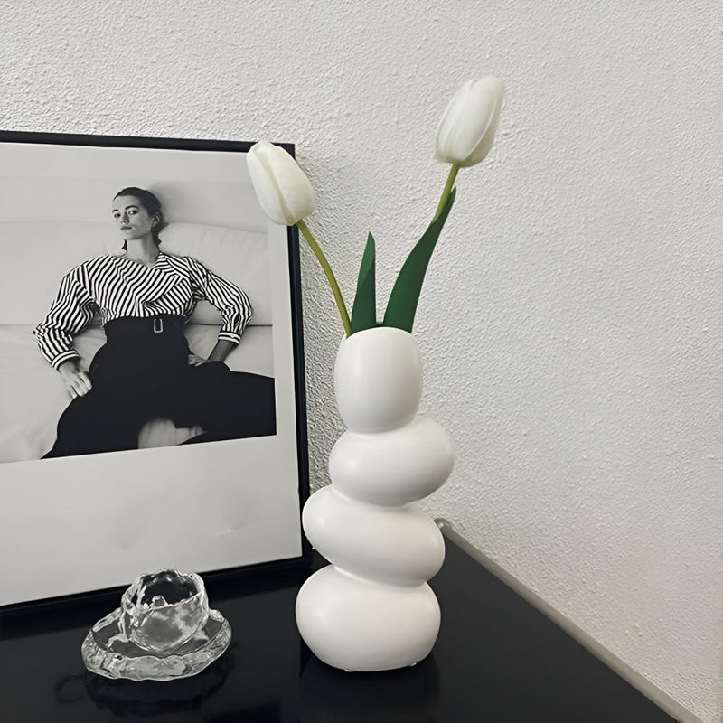 LunoForm – Moderne stor skulpturel vase med ægformet design